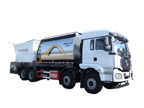 陕汽德龙M3000S沥青同步碎石封层车右前45度视图