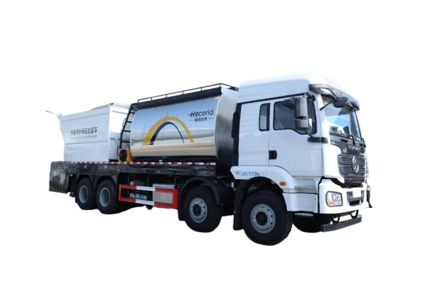 陕汽德龙M3000S沥青同步碎石封层车右前45度视图 陕汽德龙M3000S沥青同步碎石封层车右前45度视图